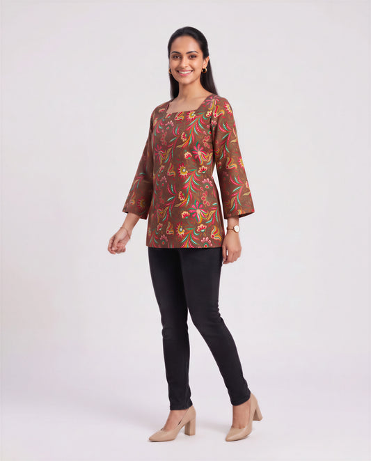Mocha Meadow Heer Short Top